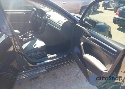 2018 Volkswagen Passat 2.0T R-Line/2.0T S z USA, uszkodzony, nr VIN 1VWAA7A34JC039593